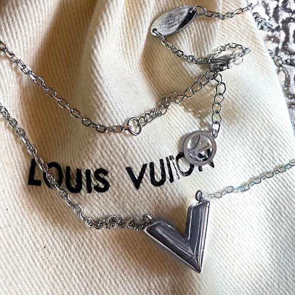 LAST CALL! ! Authentic Louis Vuitton V-Shaped Silver Pendant Necklace - Picture 11 of 17